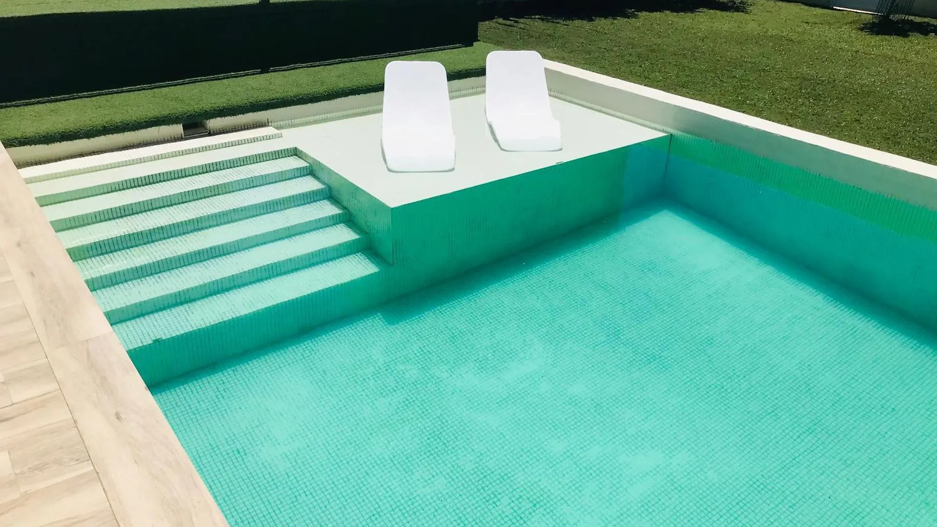 Chalet blanco con piscina privada Isla Cristina