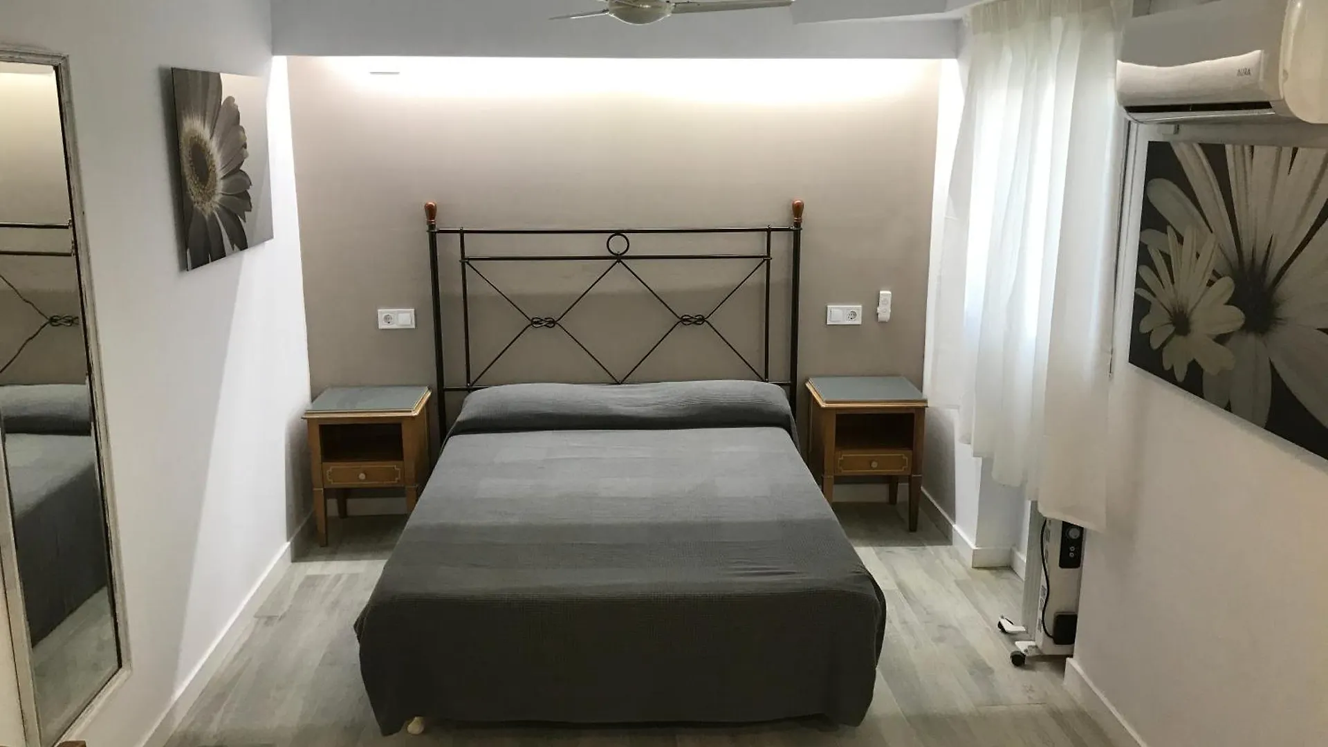 Chalet blanco con piscina privada Isla Cristina España